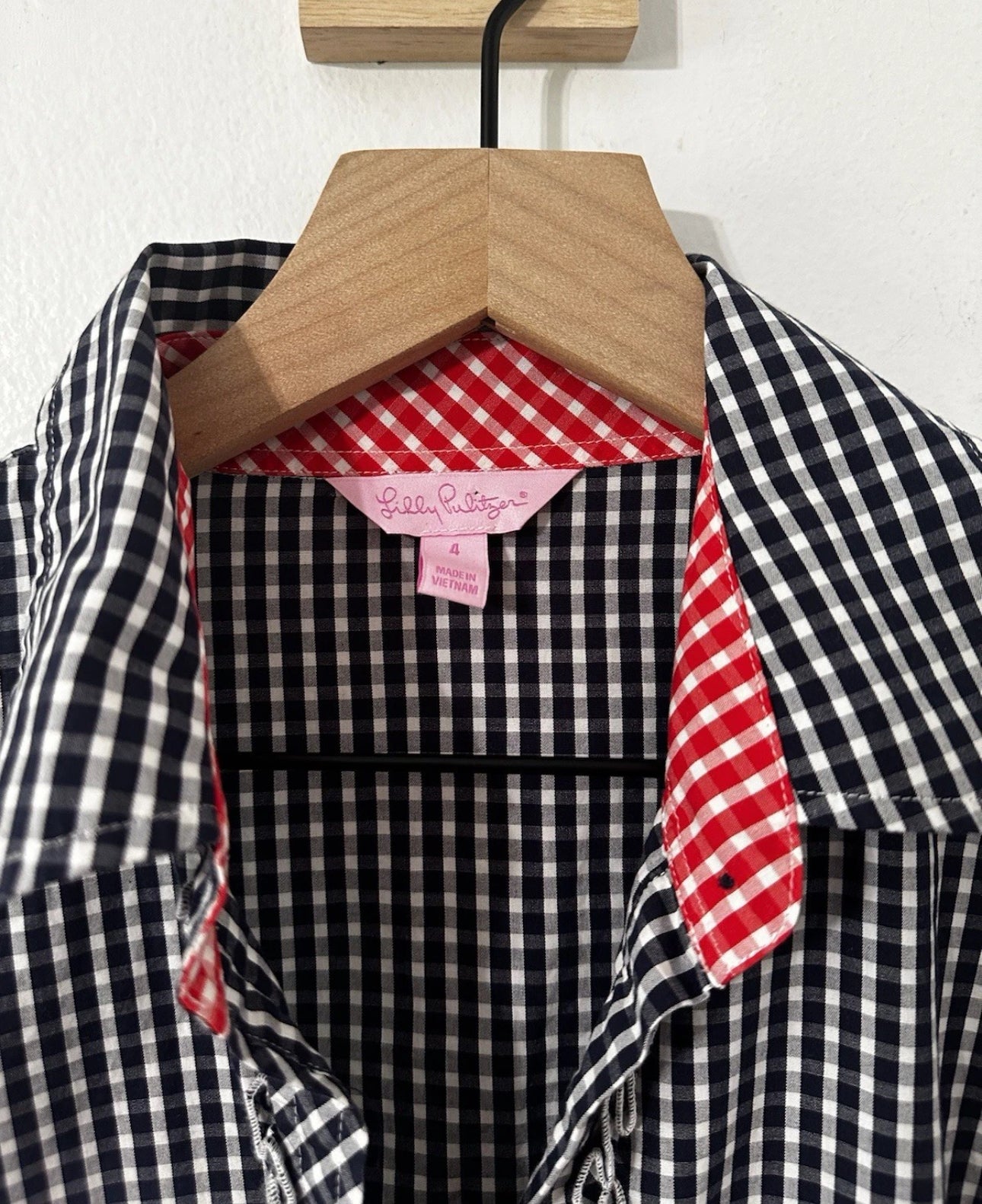 #111 Lilly Pulitzer Gingham Plaid Ruffle Button Down Blouse Size 4 Navy & Red Accents