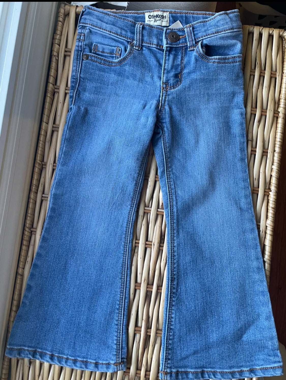 #42 REDUCED Oshkosh Girls Size 3t Bell Bottom Jeans