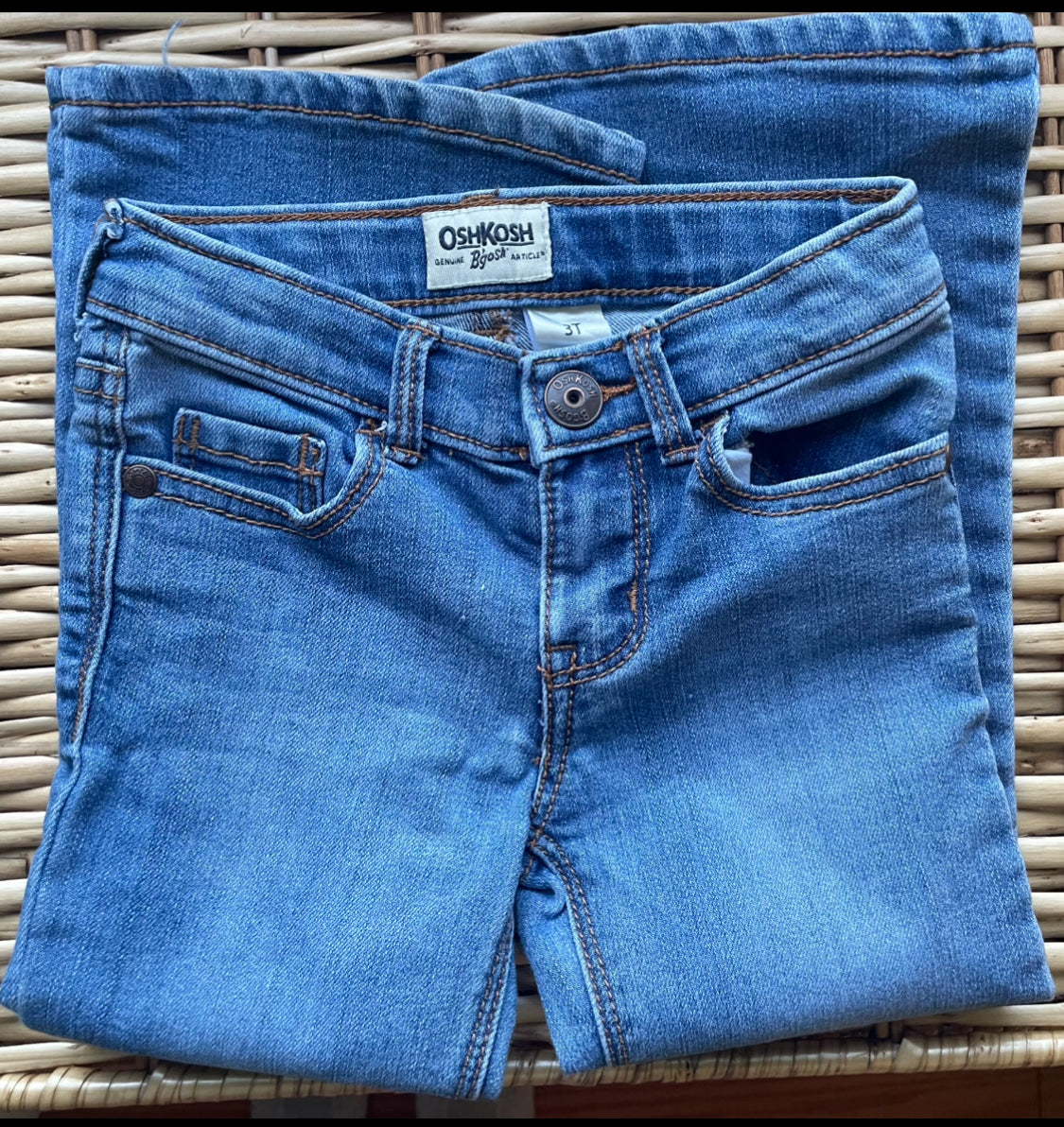 #42 REDUCED Oshkosh Girls Size 3t Bell Bottom Jeans