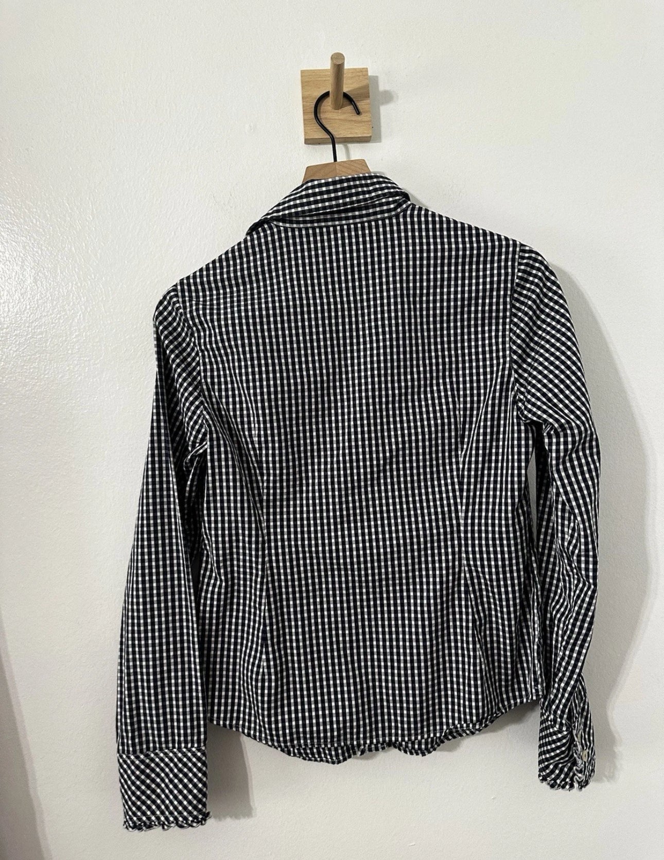 #111 Lilly Pulitzer Gingham Plaid Ruffle Button Down Blouse Size 4 Navy & Red Accents