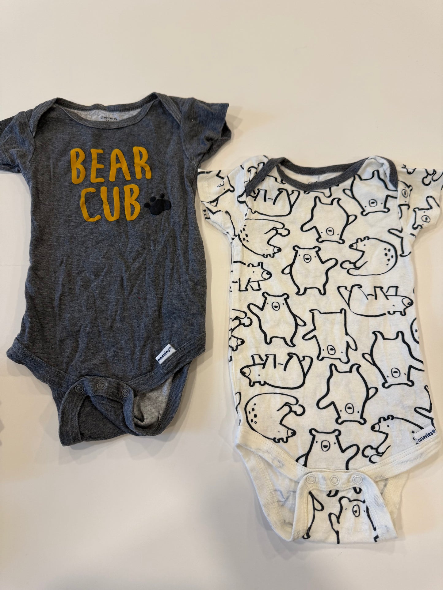 #9 - Gerber - 5 Onsies Bear Themed Infant's SIZE 3-6M