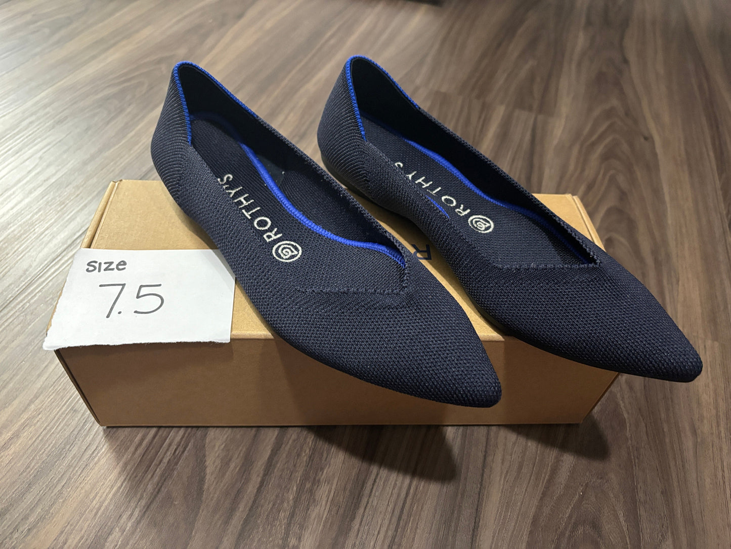 #77 - 7.5 - EUC Rothy's - Womens Navy Points