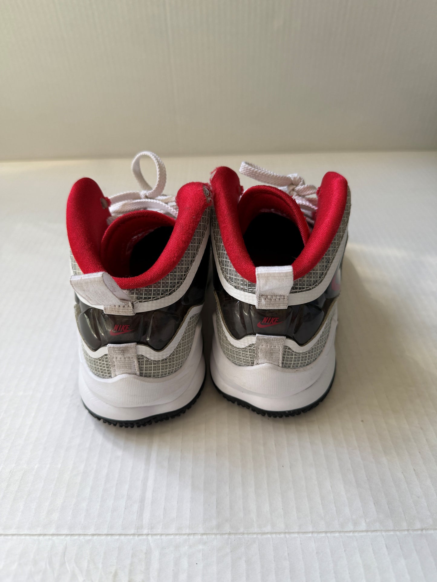134 Boys Lebron basketball shoes size 2Y