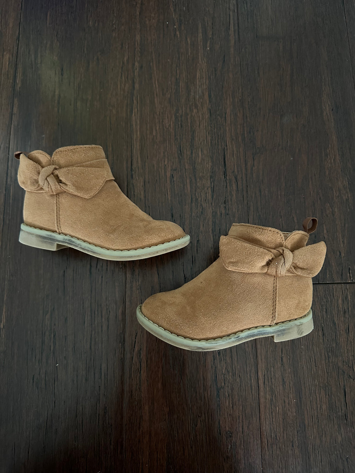 Seller 42,Gap Suede Boots, tan, bow detail, EUC, Girls size 7