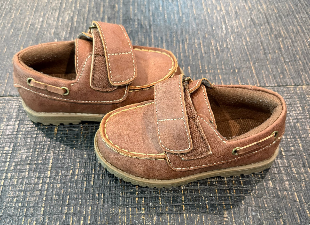#66 Children's Place Boys Size 6 Dress Shoes