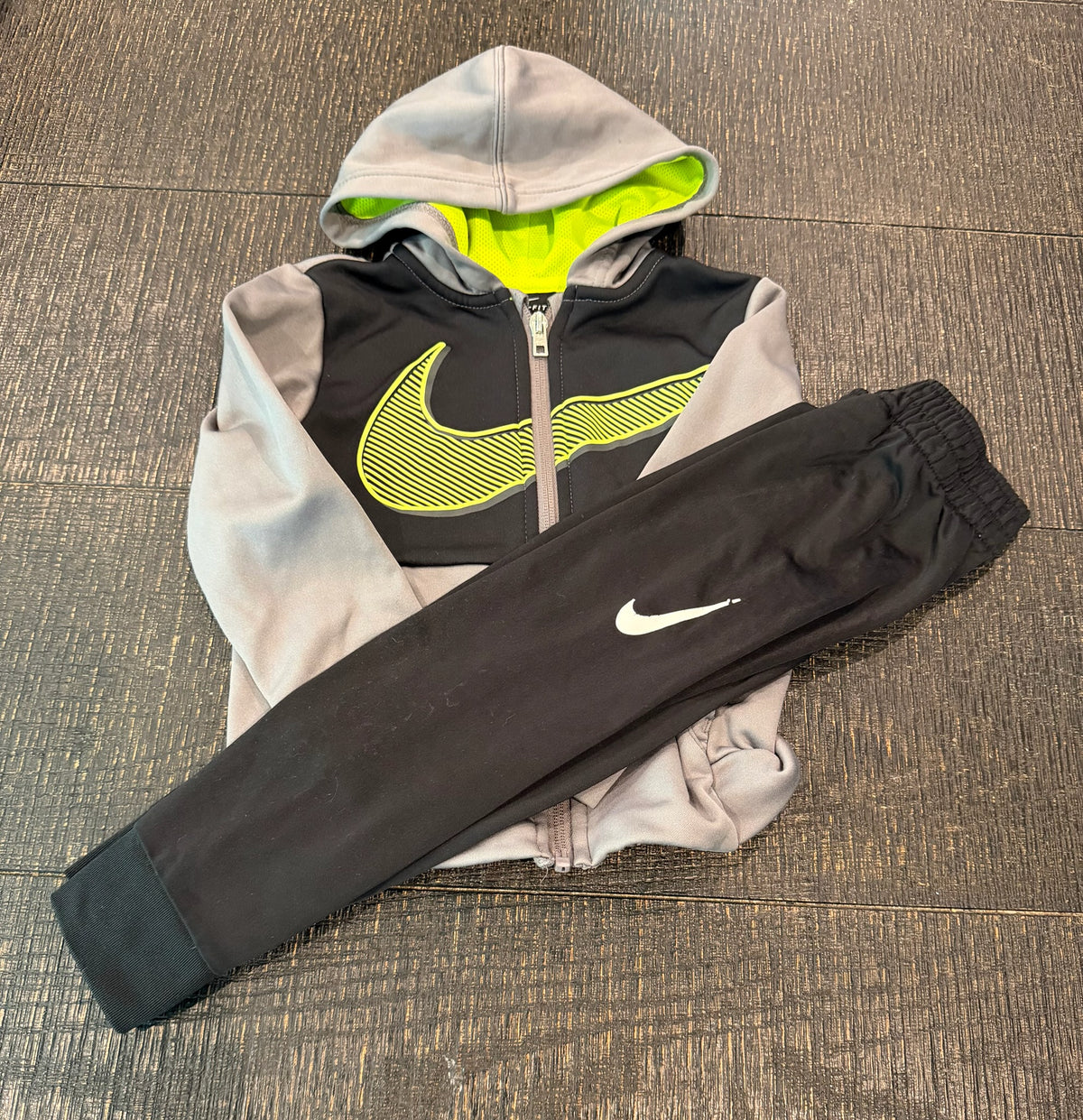 #66 Nike Boys 3T Jacket and Pants