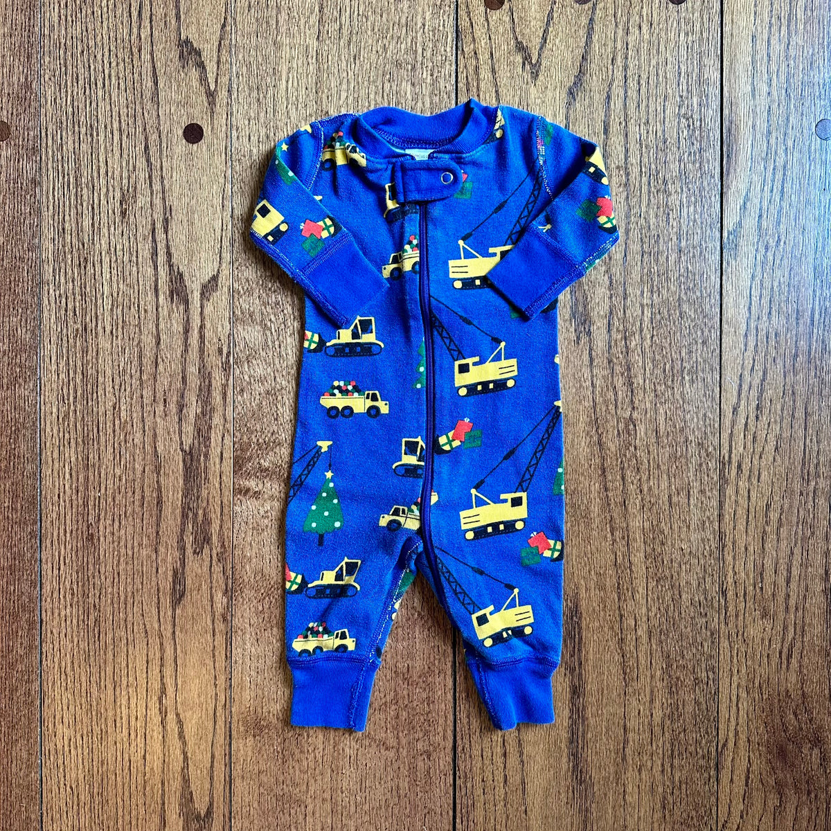 #113 GUC Boys Hanna Andersson Blue Christmas Crew Sleeper, size 0-3 months