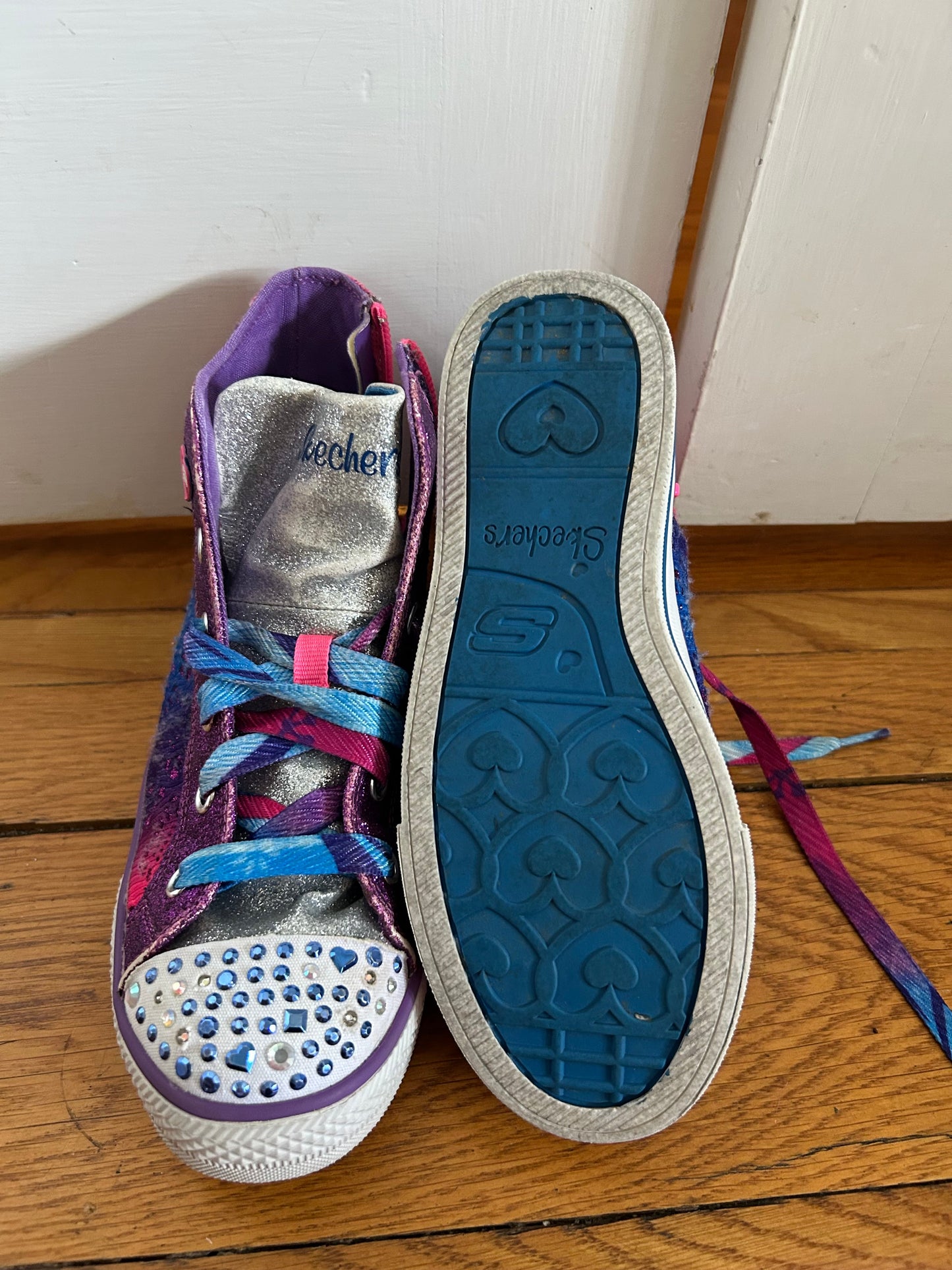 136 EUC Sketchers High Top Big Girl Shoes size 2