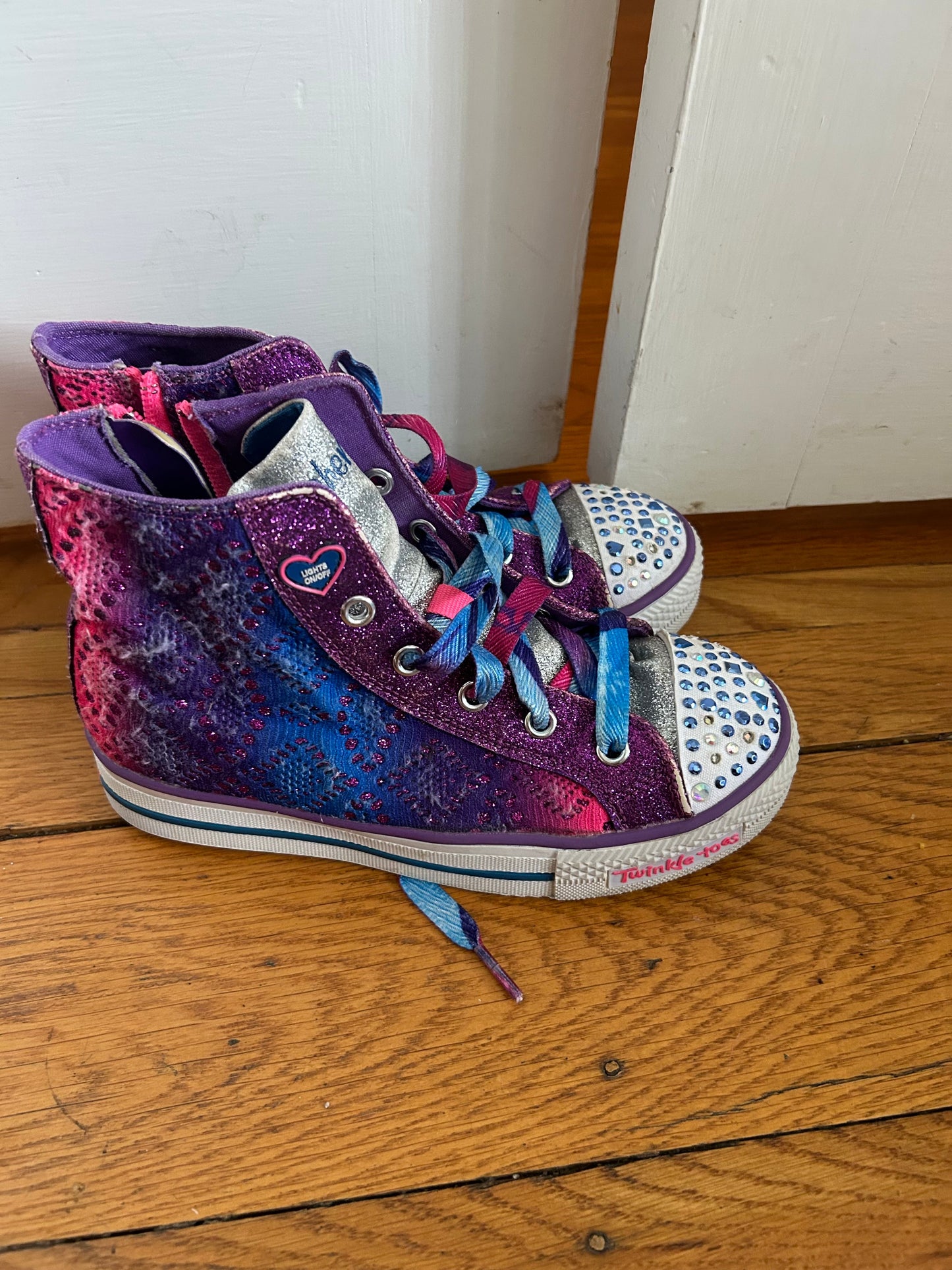 136 EUC Sketchers High Top Big Girl Shoes size 2