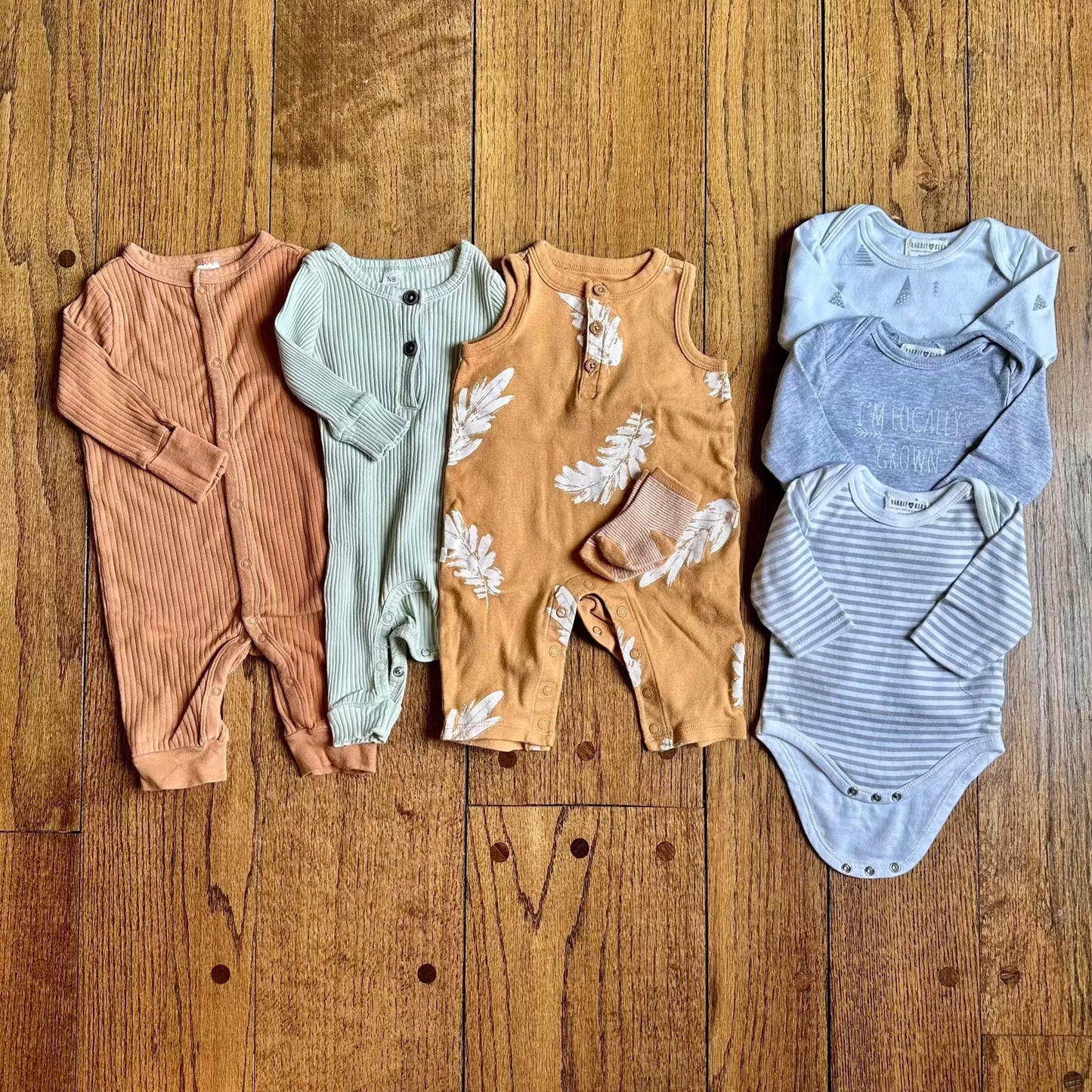 #95 GUC Boys / Gender Neutral Fall Rompers and Onesie Bundle, size NB to 3 months