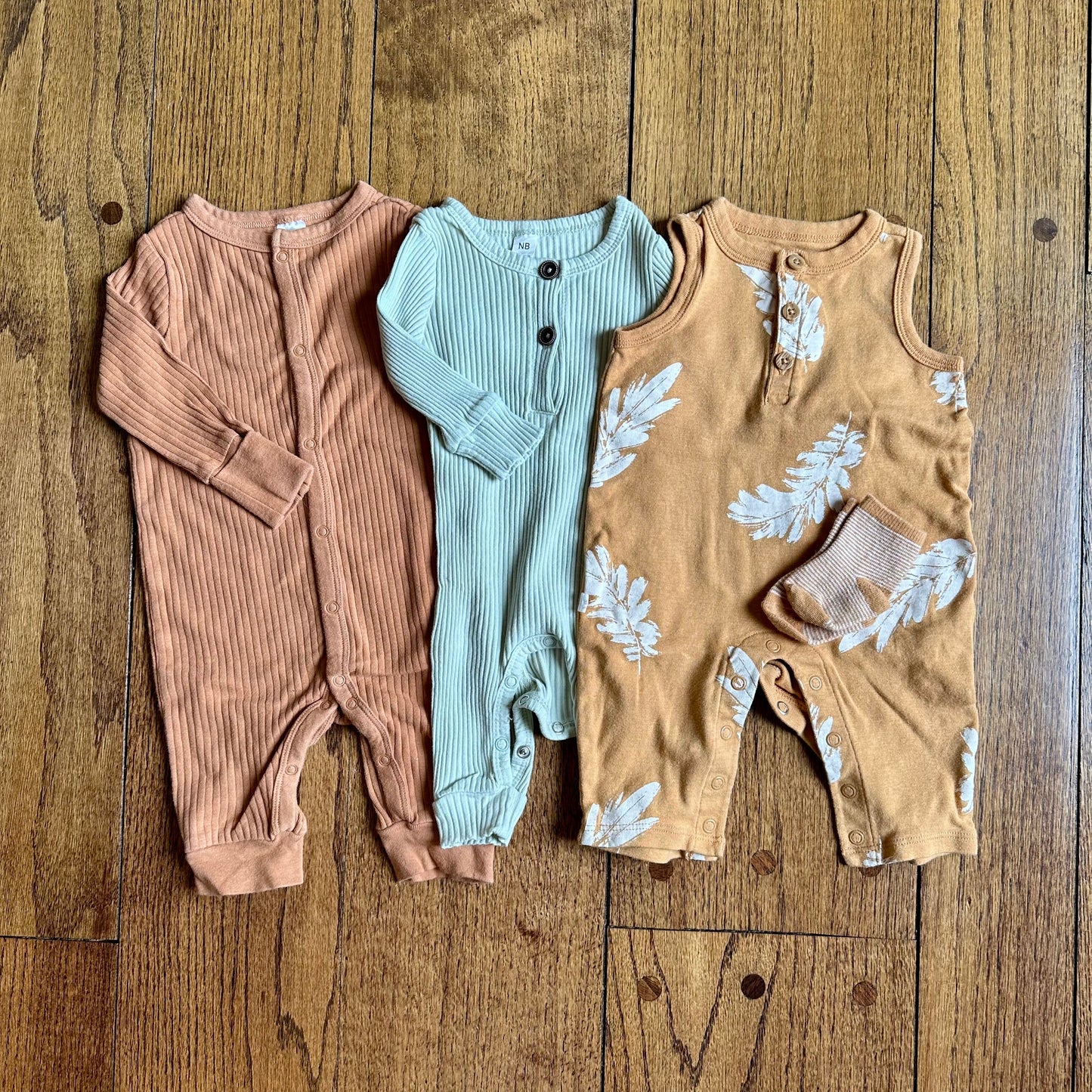 #95 GUC Boys / Gender Neutral Fall Rompers and Onesie Bundle, size NB to 3 months