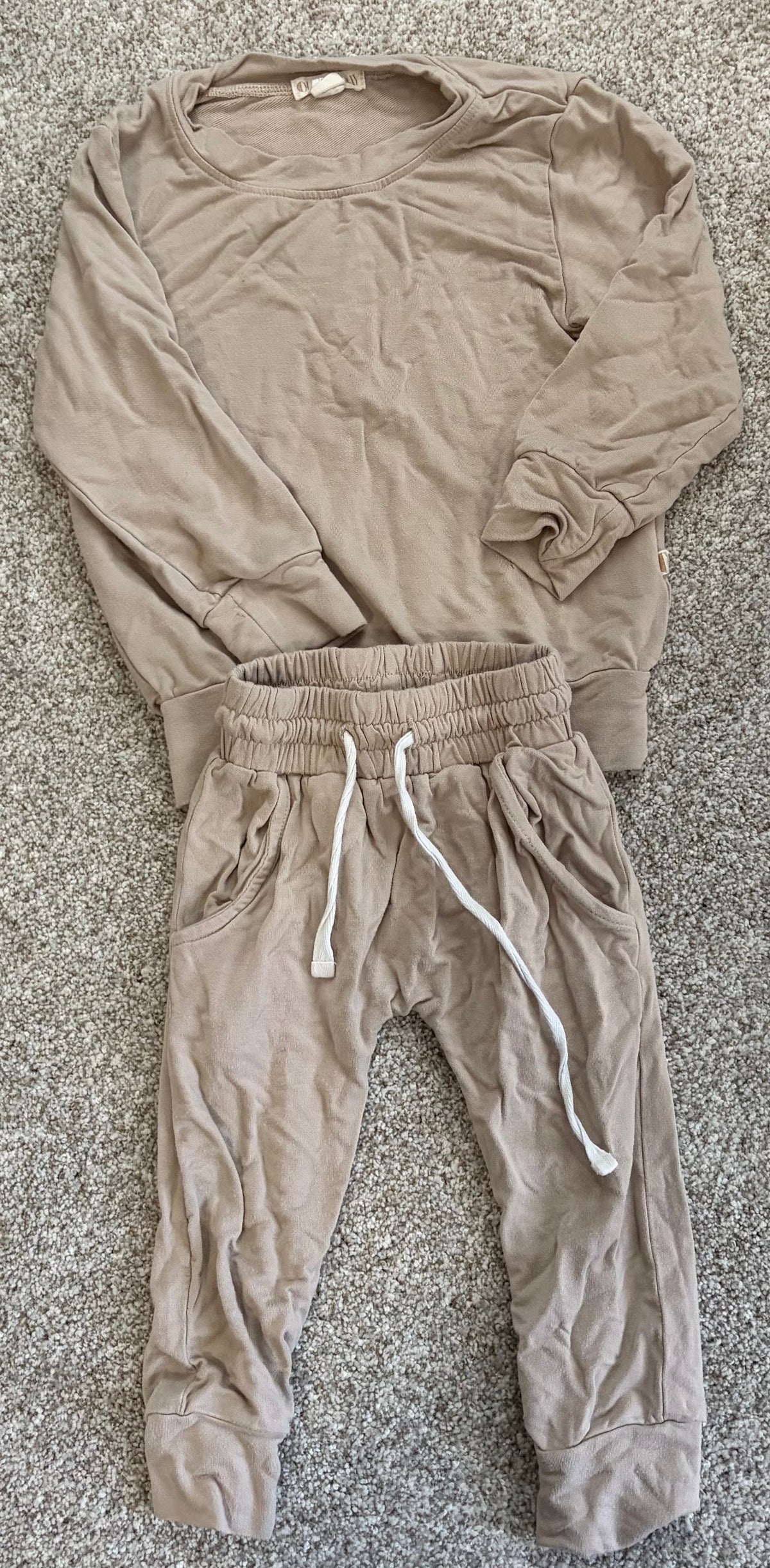 Seller #178 12-18m 2 piece set (long sleeve/pants)