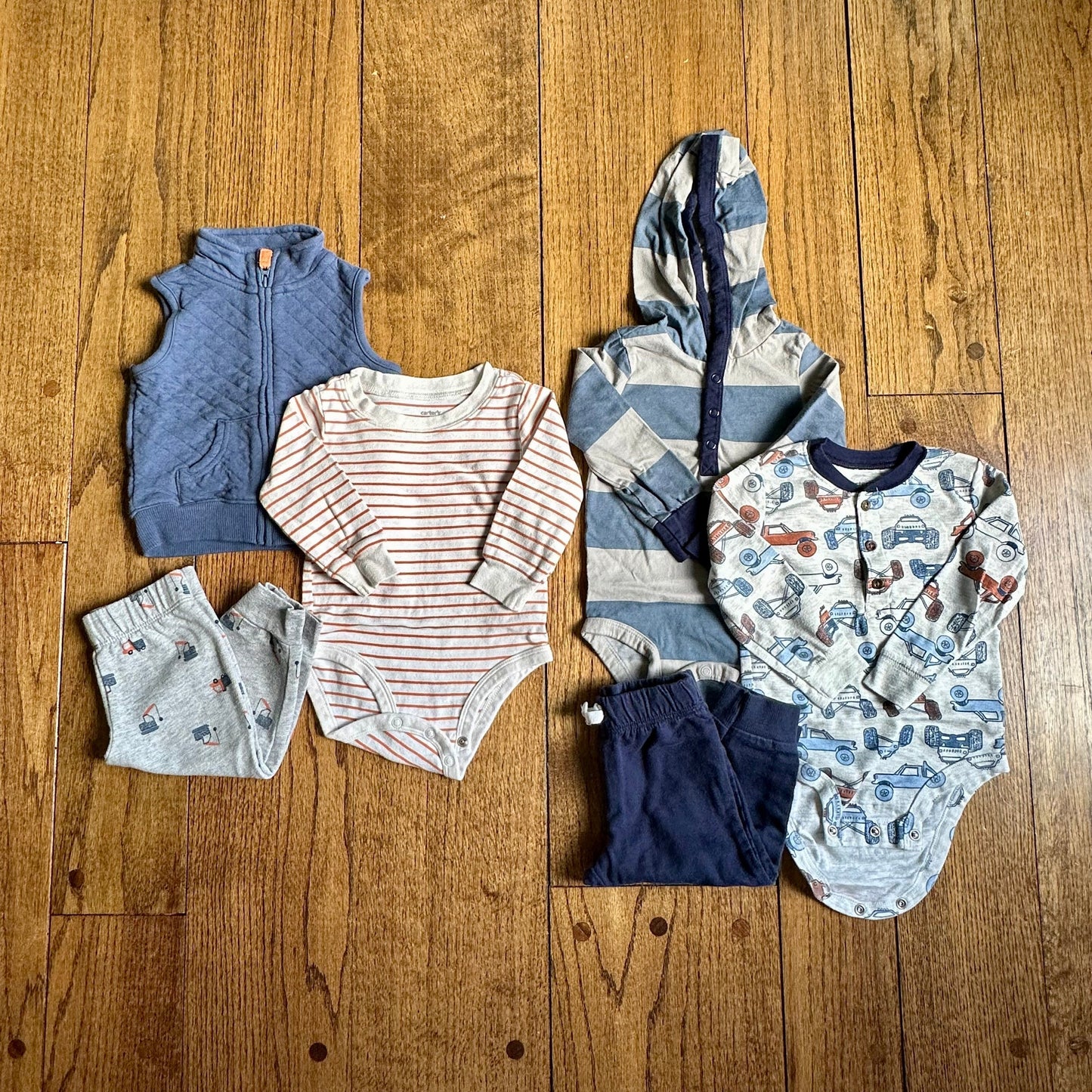 #95 EUC Boys Carters Set of 2 Truck Outfits, size 9-12 months