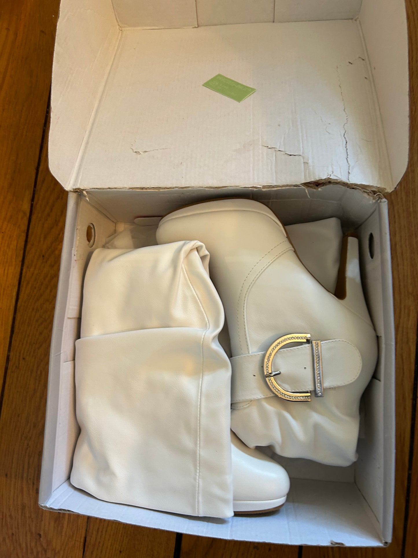 136 NIB white boots- size 8 great for Halloween costume