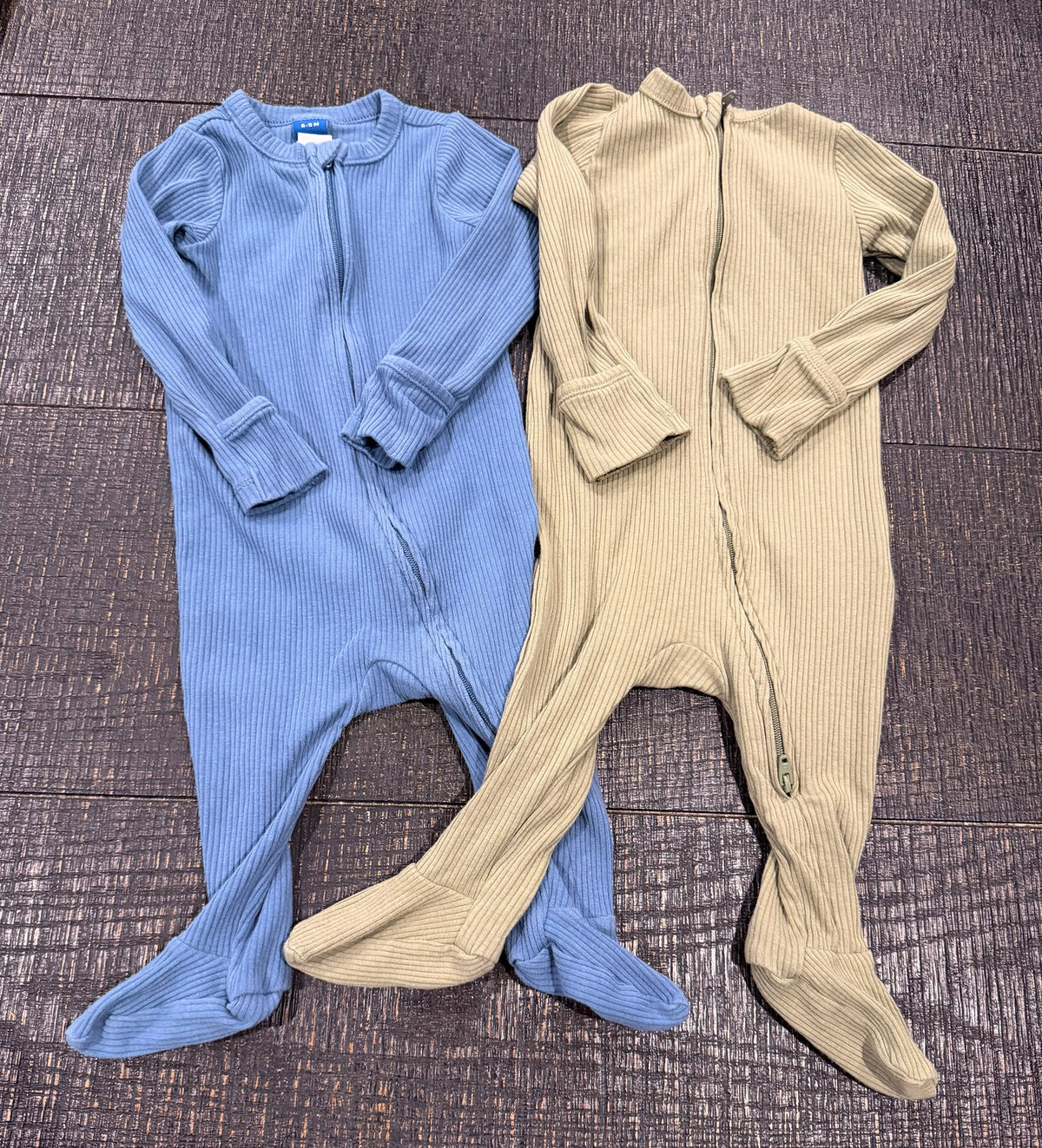 #66 Old Navy 6-9M Footed One Piece (2)