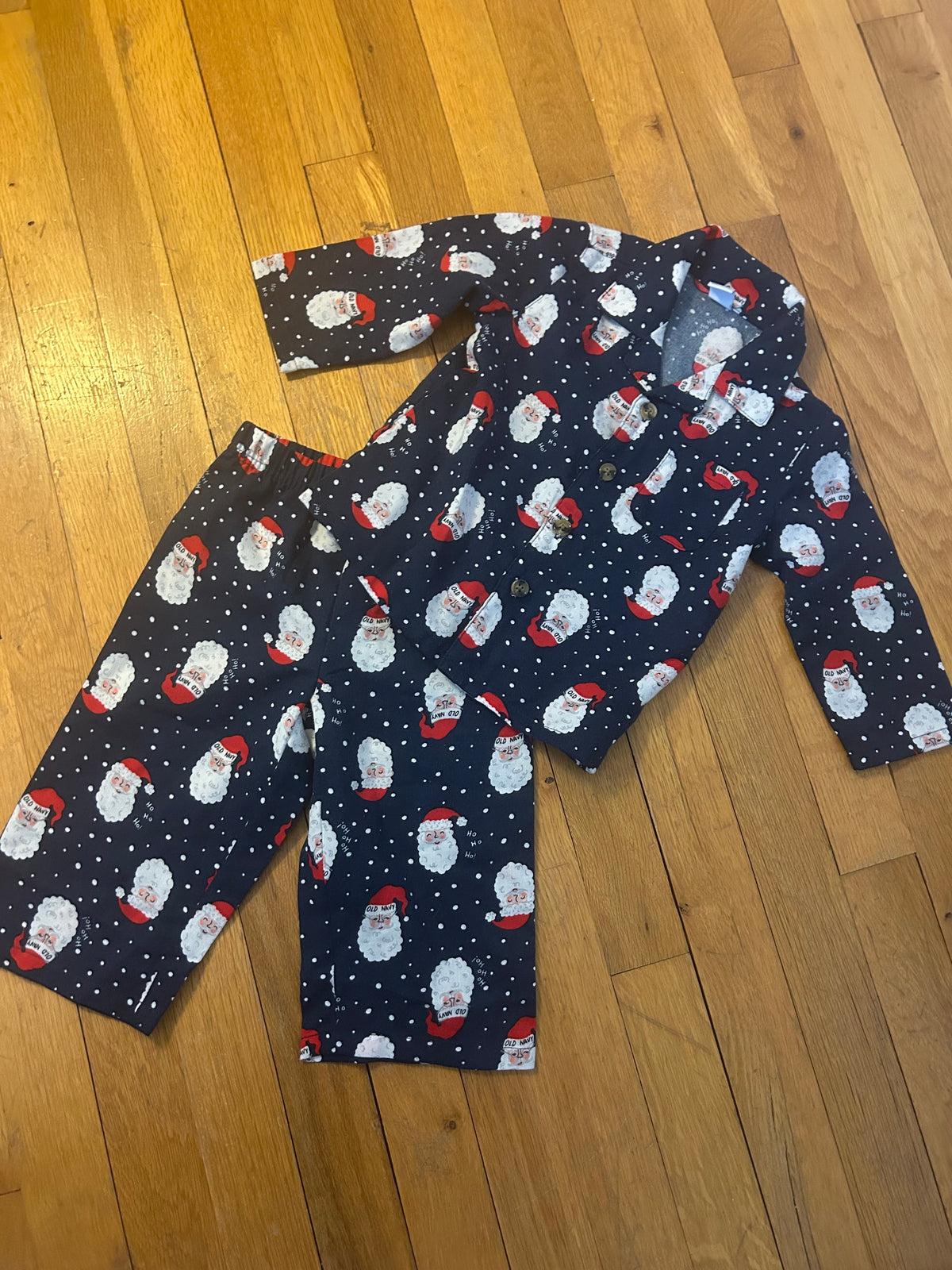 Seller 128 - Old Navy 12-18M Boys Santa Pajama Set