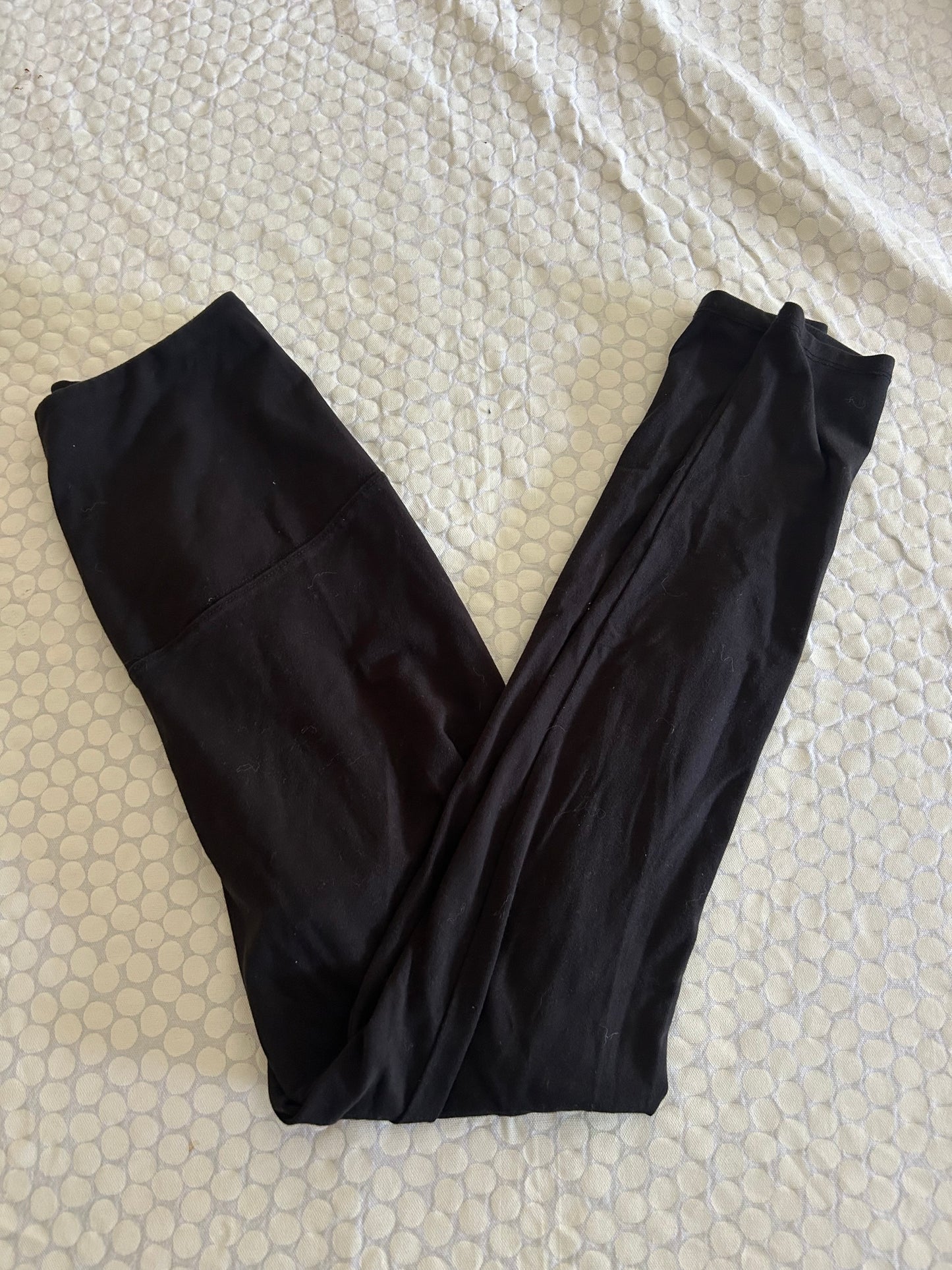 136 EUC maternity leggings small