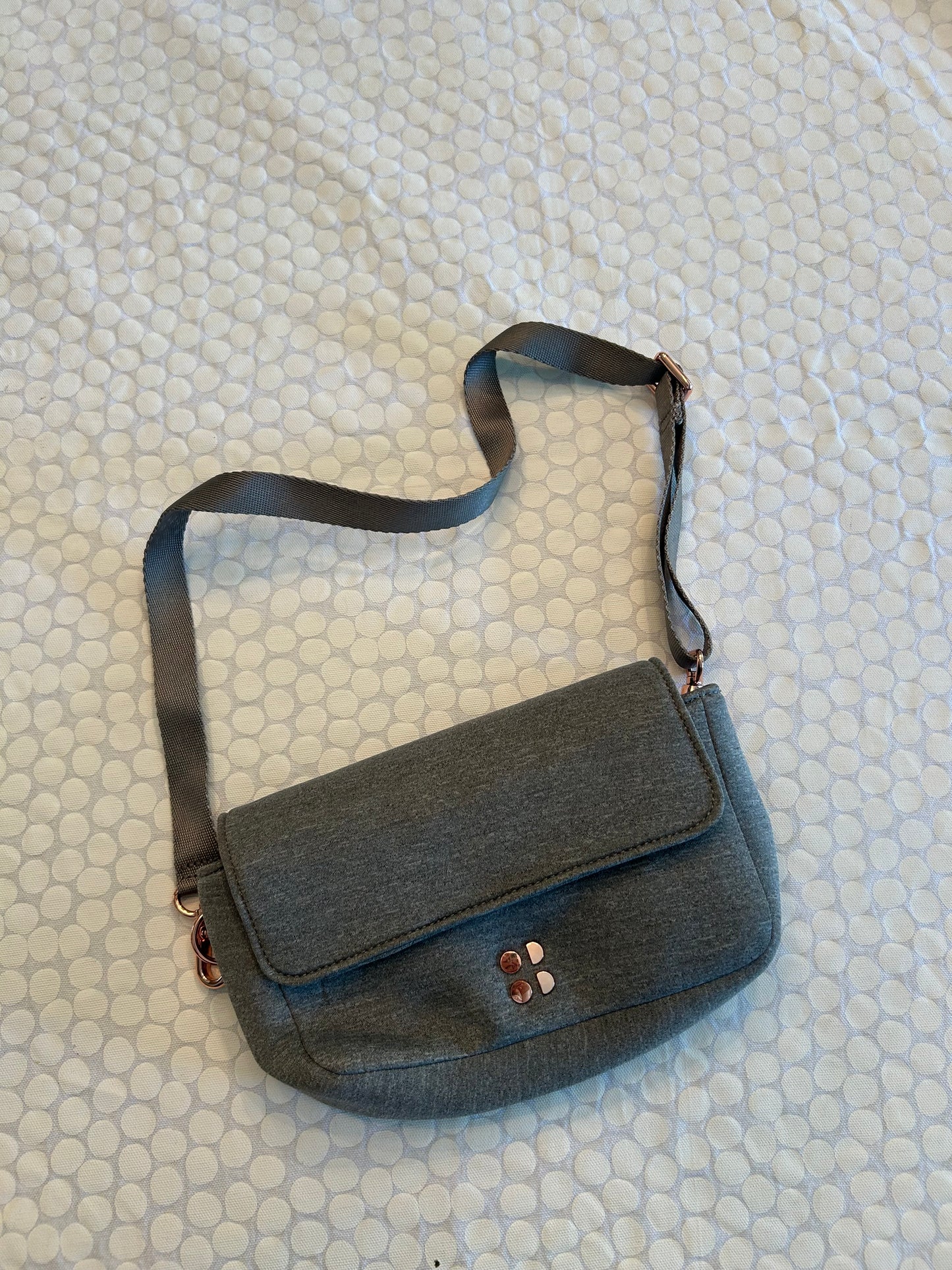 136 EUC Sweaty Betty crossover/Fanny pack purse Grey