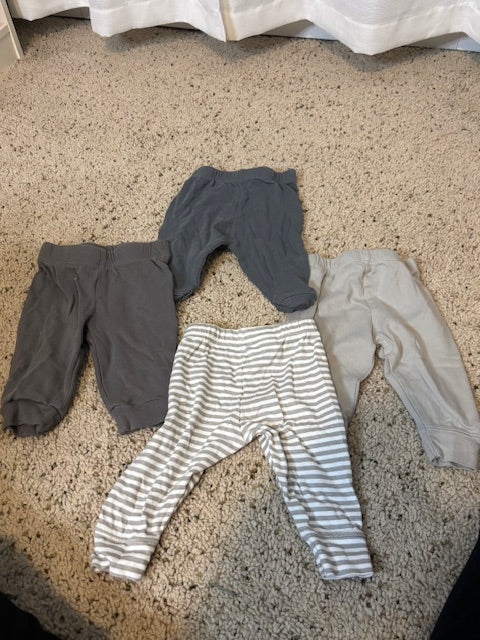 #210 Baby Boys Onesies & Pants Size 0-3 months, bundle of: 4 outfits, 2 long sleeve onesies, 4 pants