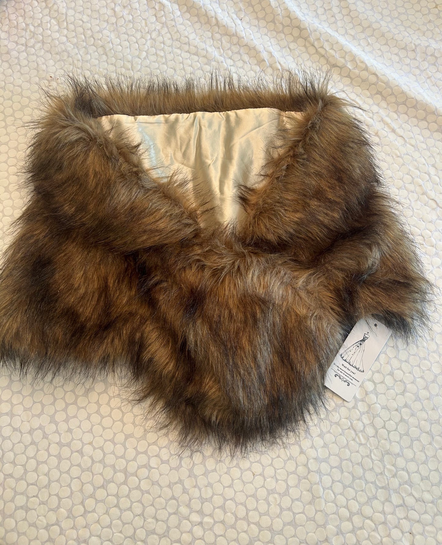 136 NWT Women faux fur wrap