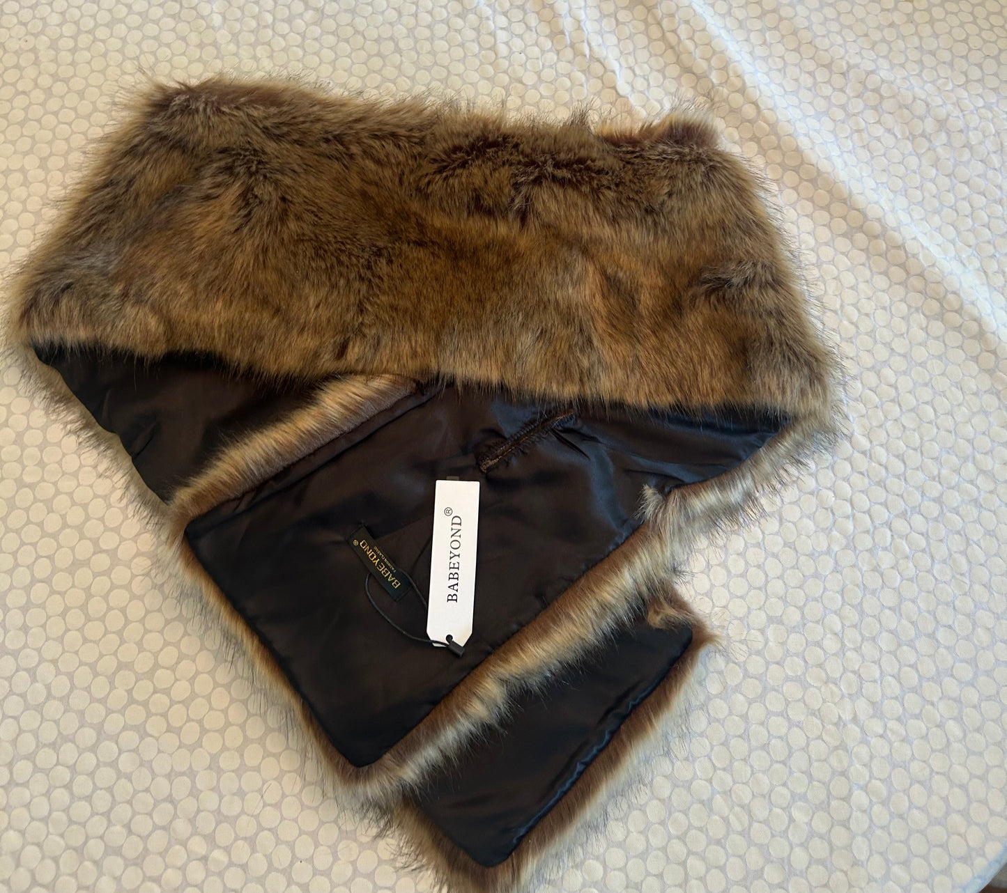 136 NWT Faux Fur wrap