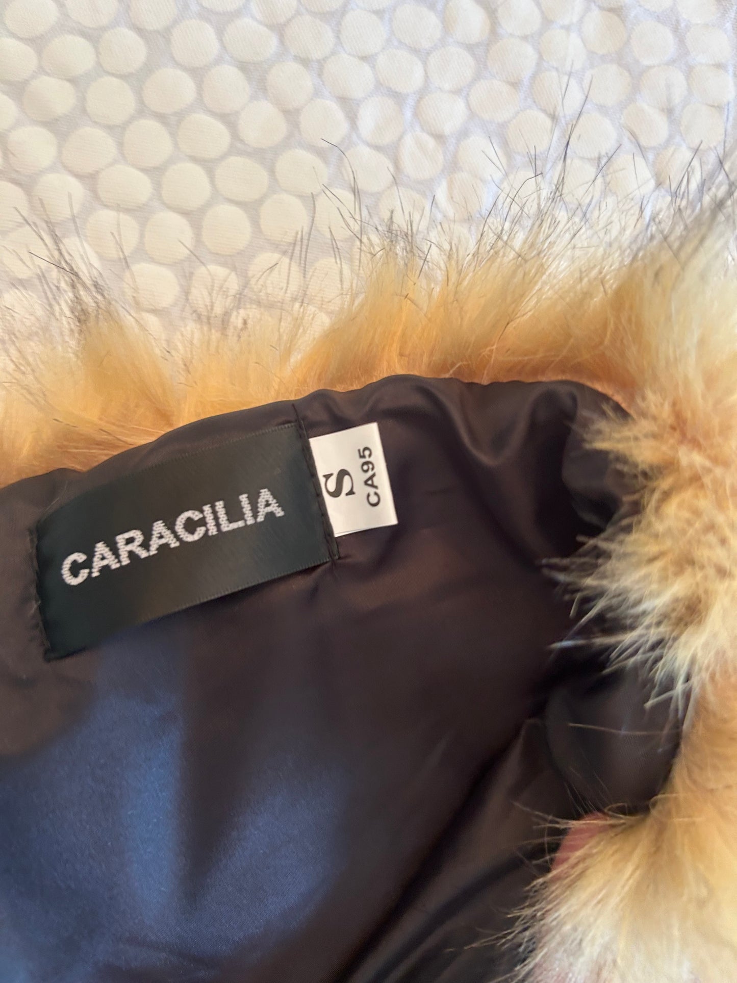 136 NWT Faux Fur Wrap