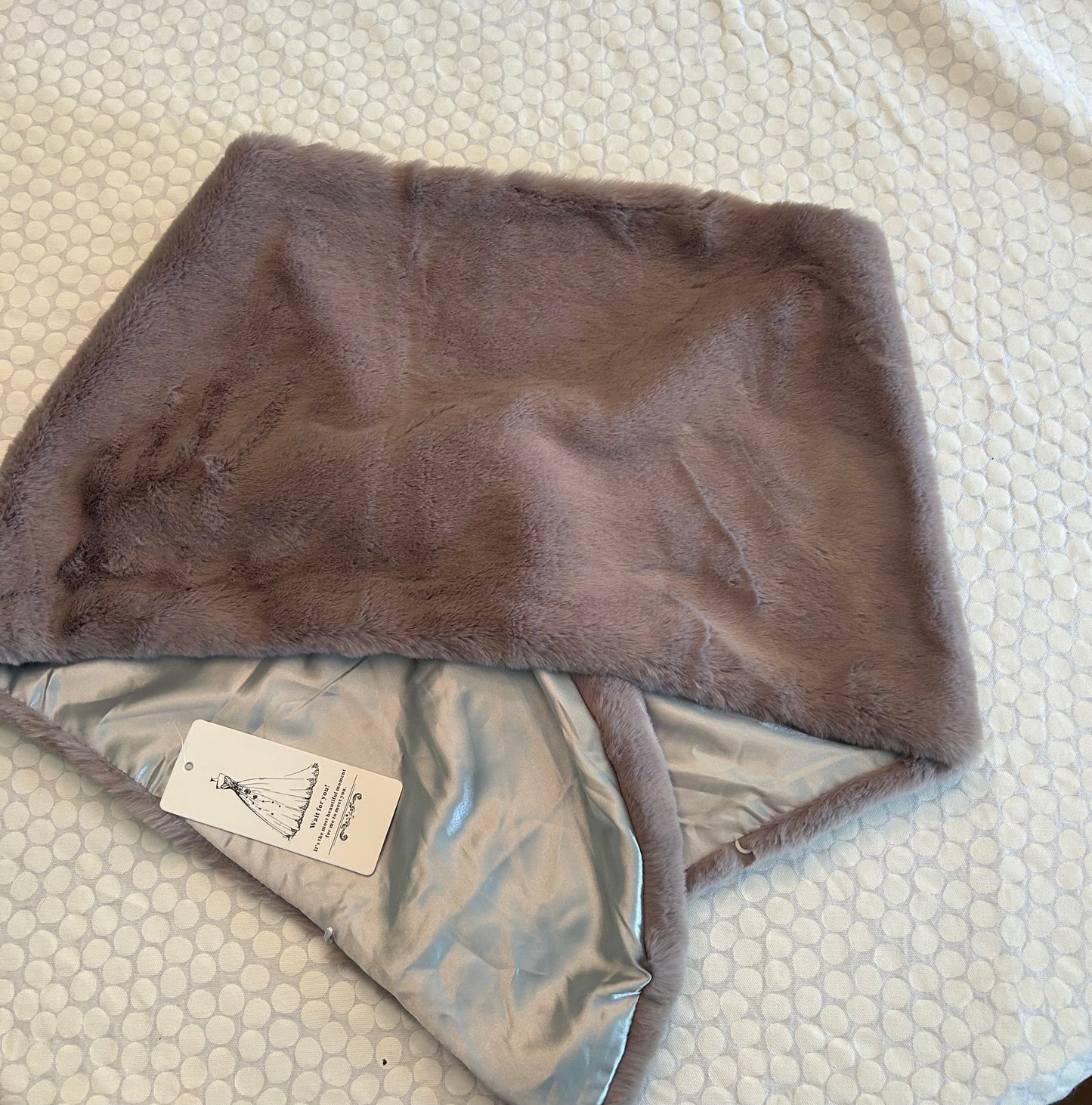 136 NWT Faux Fur Wrap