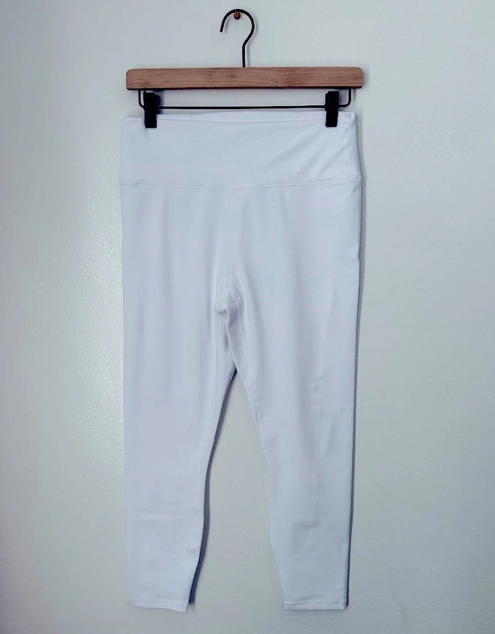 #111 Fabletics Boost Powehold 7/8 High Waisted Leggings White sz Large
