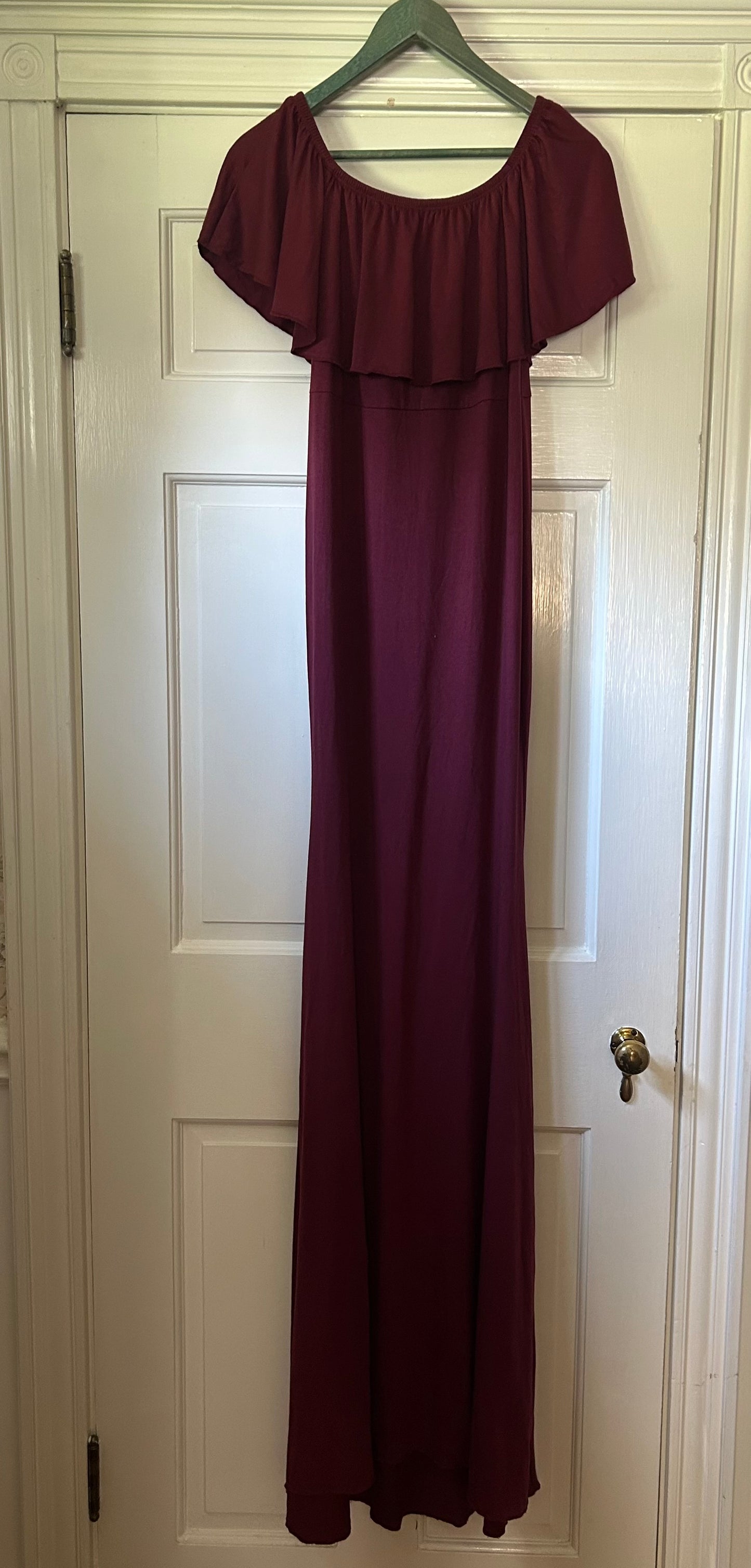 136 EUC Merlot red size m maternity dress