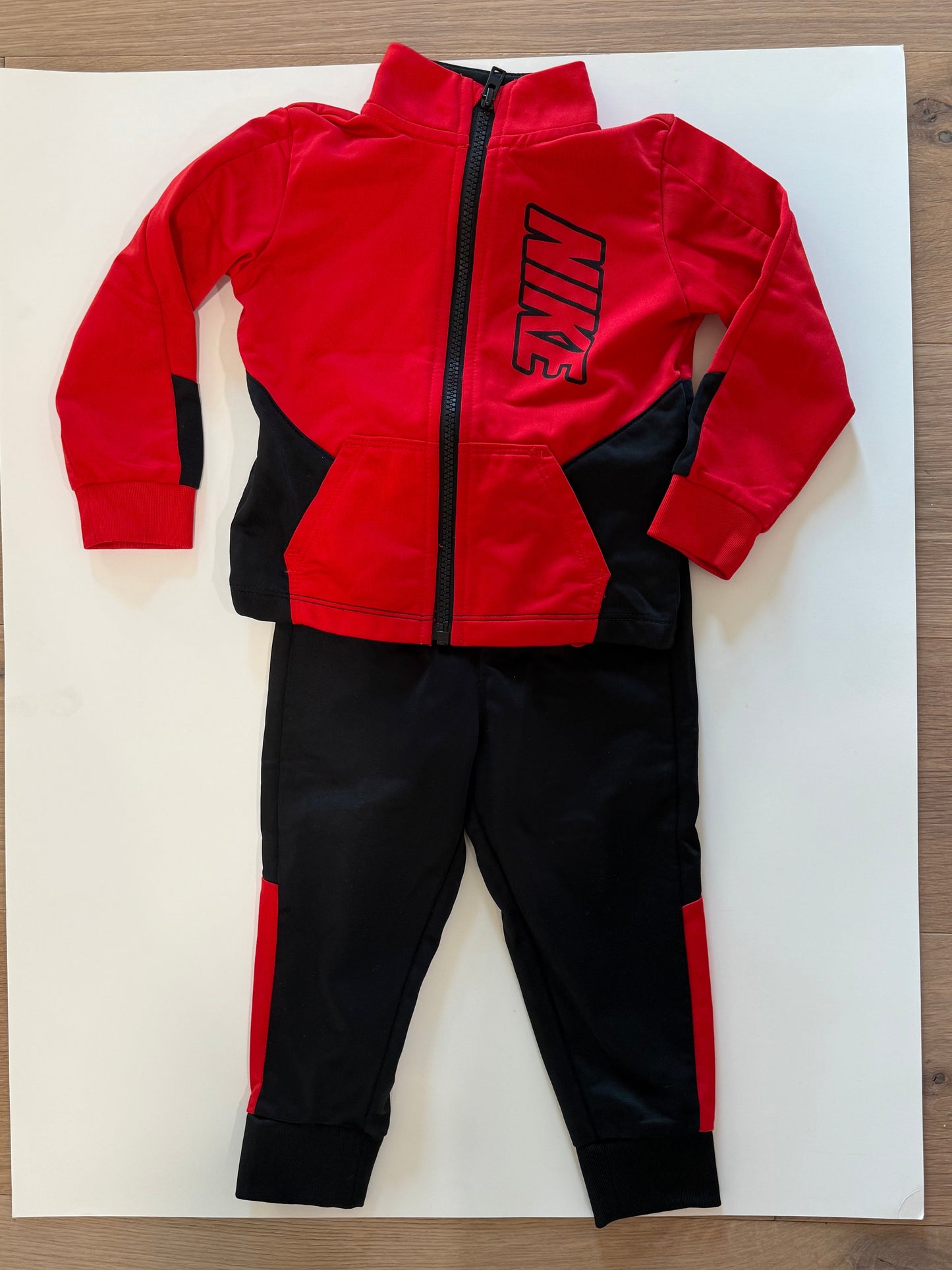 #50 • Boys • Nike • 24 Months • EUC