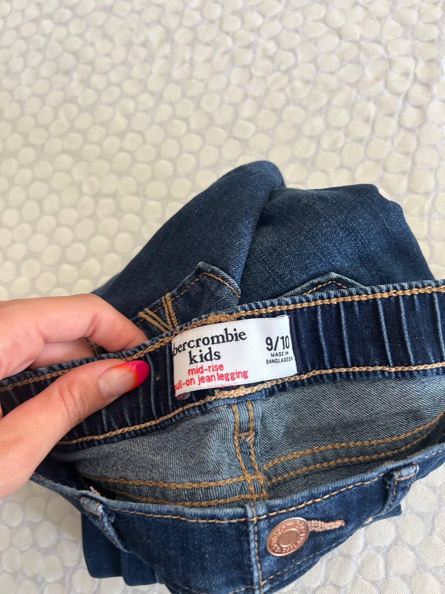 136 EUC Girls Abercrombie Jeans 9/10