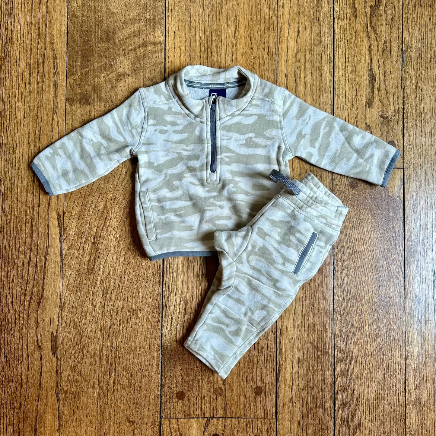 #95 EUC Boys Gap Beige Camo Quarter Zip and Jogger Gapfit Outfit, size 12-18 months REDUCED