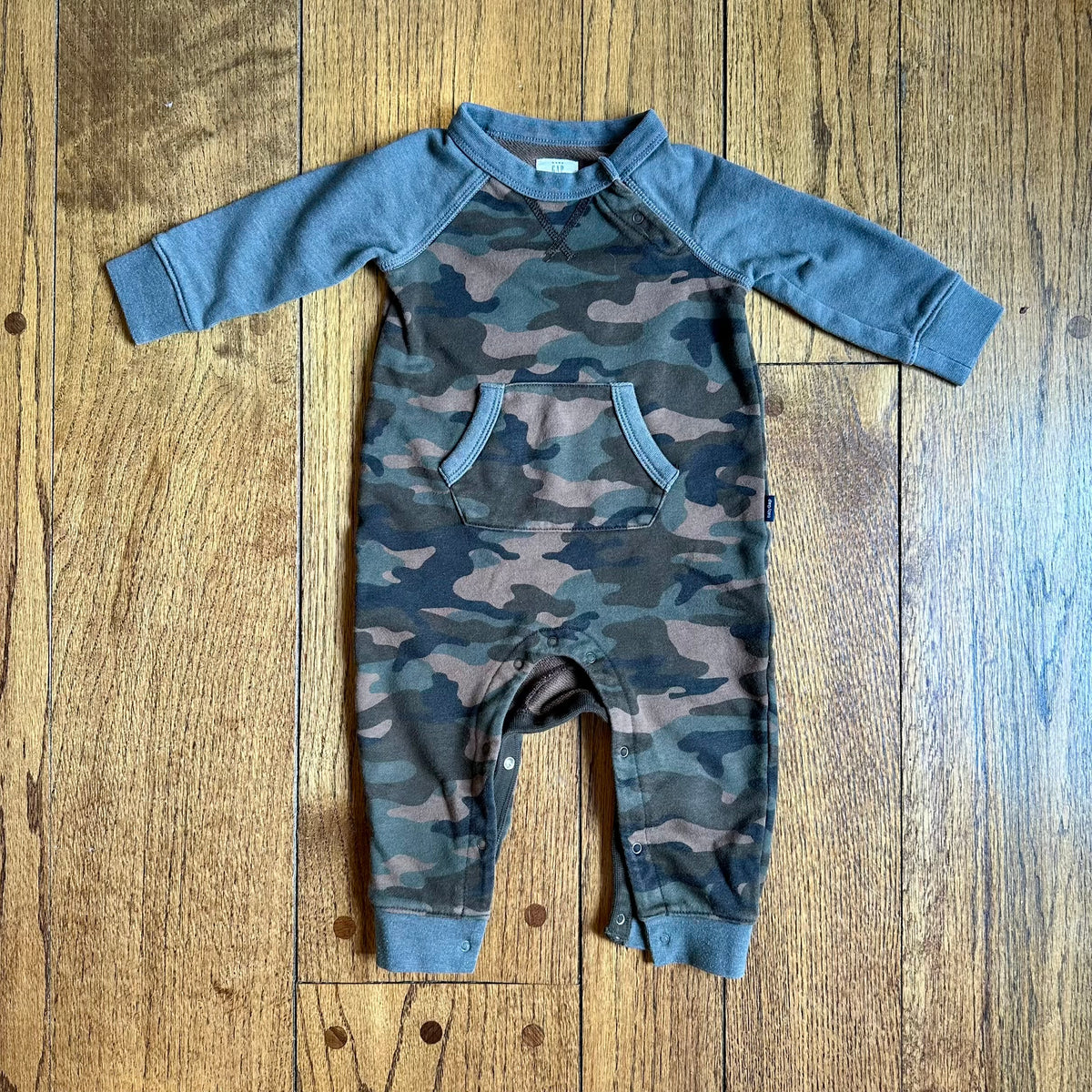 #113 EUC Boys Gap Gray Camo Romper, size 12-18 months