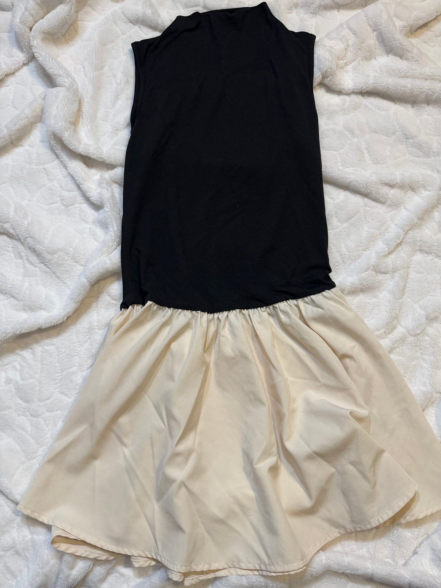 #53 women’s short dress size S