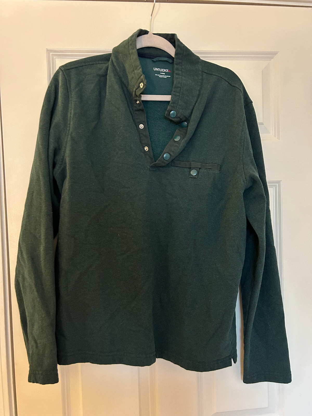 Seller 128 - UntuckIt Men's Large Sweatshirt
