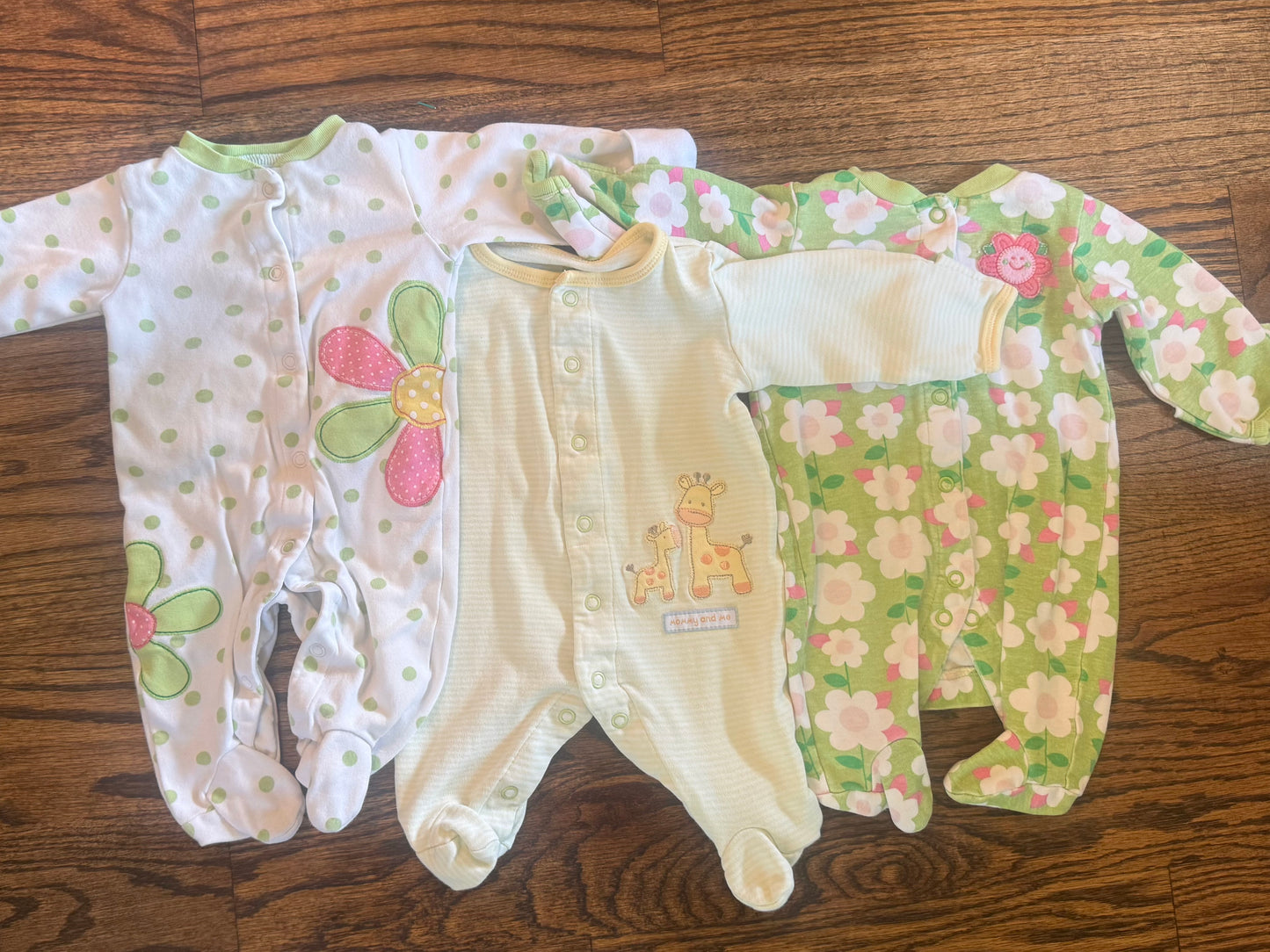 Seller #172 Carter’s Girls Sleepers Size Newborn