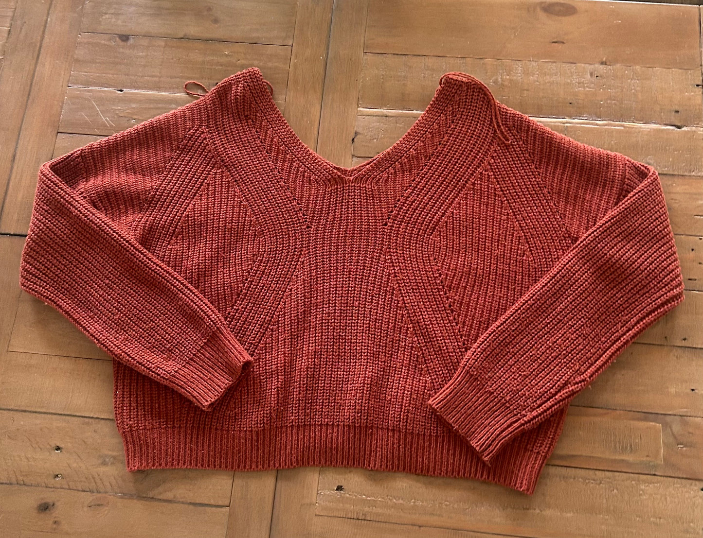 137 juniors cropped sweater size L