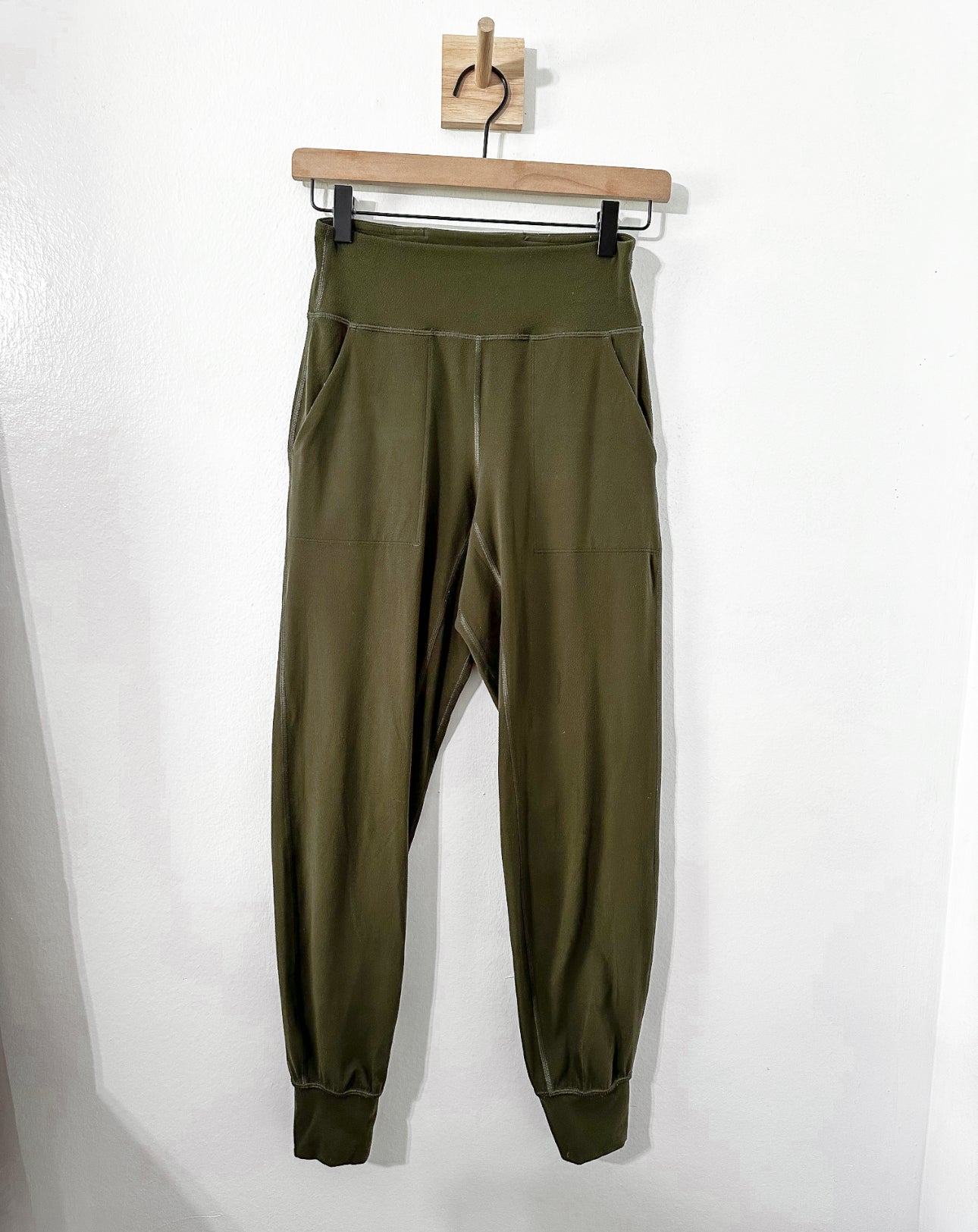 #111 Women Lululemon Align Jogger 28" Dark Olive size 4