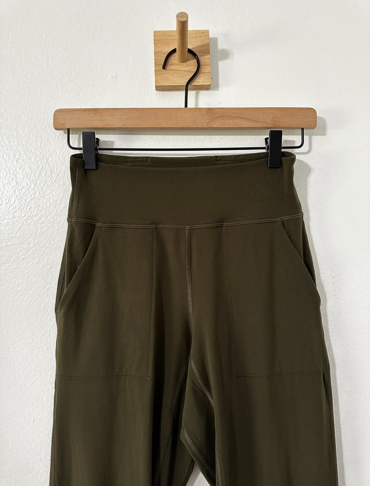 #111 Women Lululemon Align Jogger 28" Dark Olive size 4