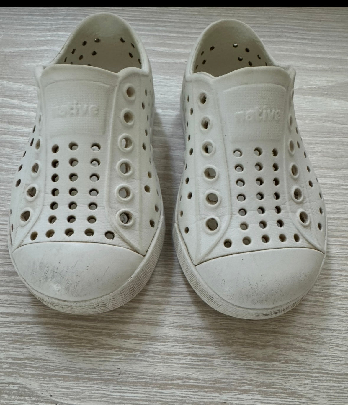 #207 White Natives toddler size 6c