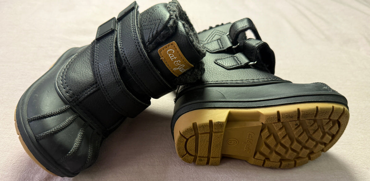 #103 Size 5 Black Snow Boots