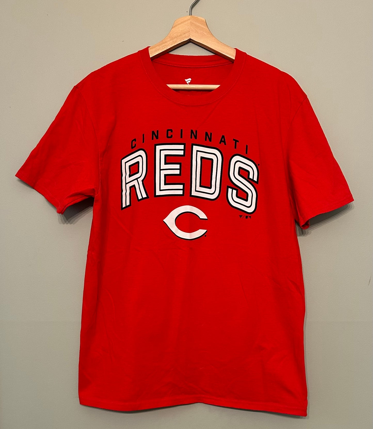 Seller #168 Fanatics Men’s Large Cincinnati Reds T-shirt