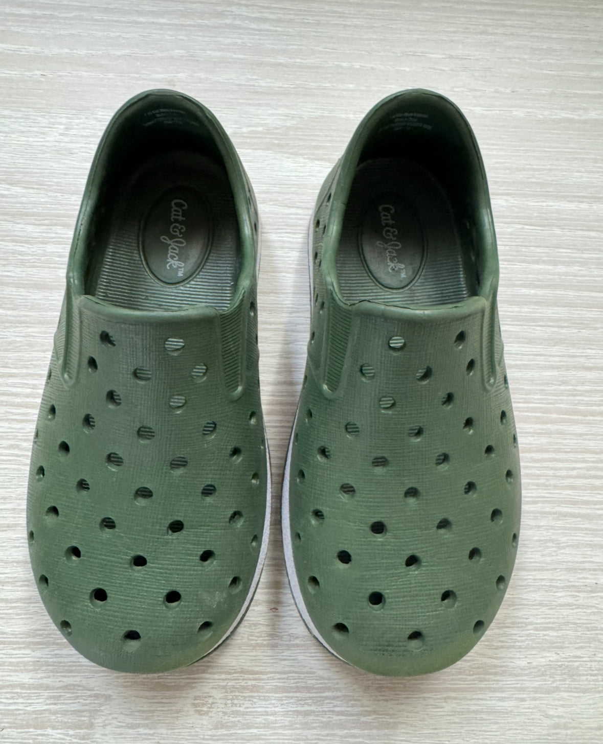 #207 Cat & Jack green Native dupes toddler size 7c