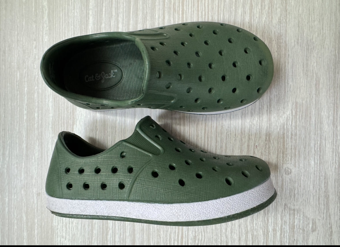 #207 Cat & Jack green Native dupes toddler size 7c