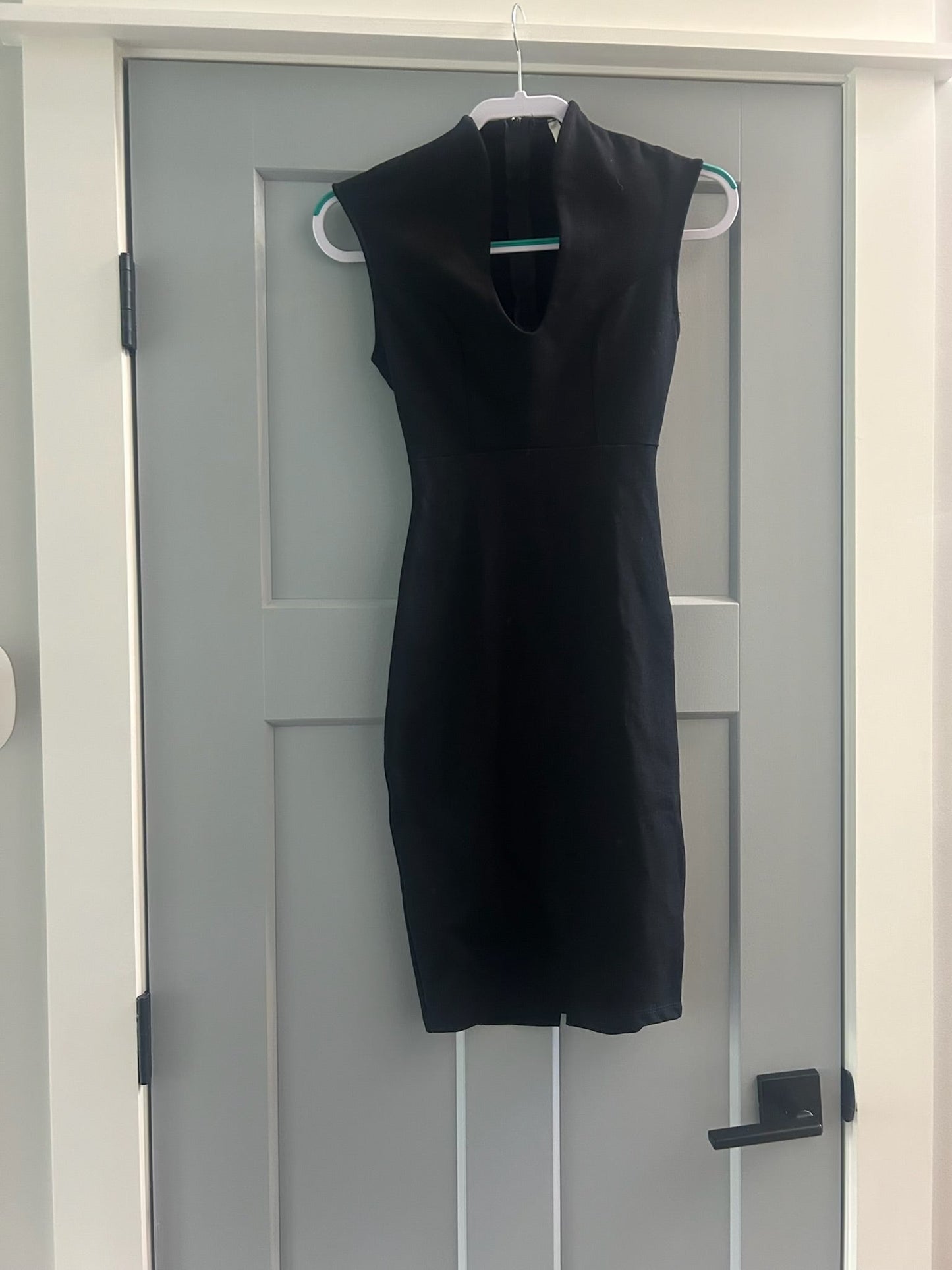 136 NWOT size 2 women’s black dress
