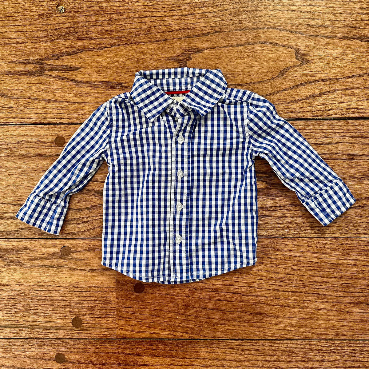 #113 EUC Boys Beetle & Thread Blue Gingham Button Down shirt, size 6-9 months