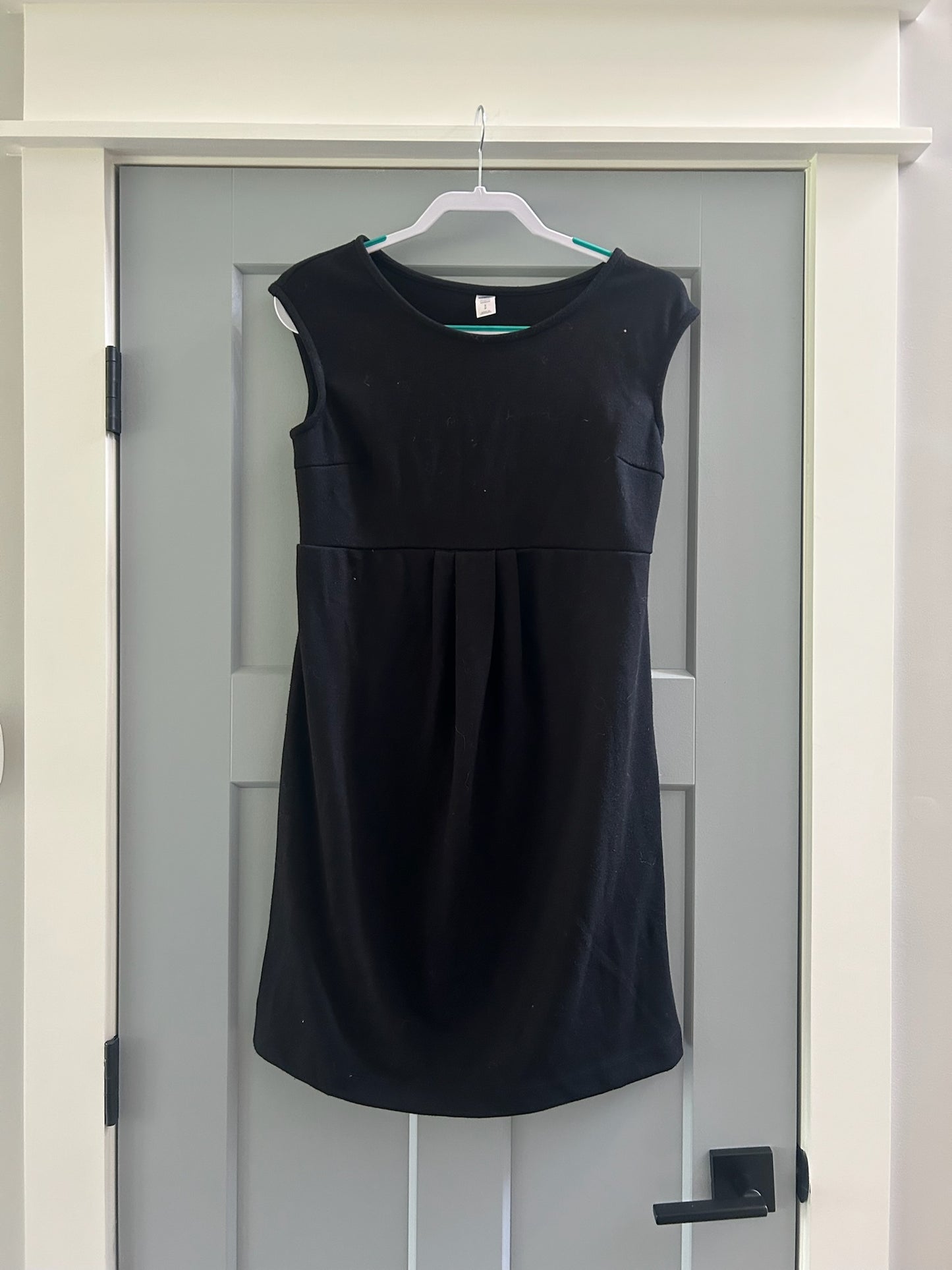 136 EUC black maternity dress old navy small