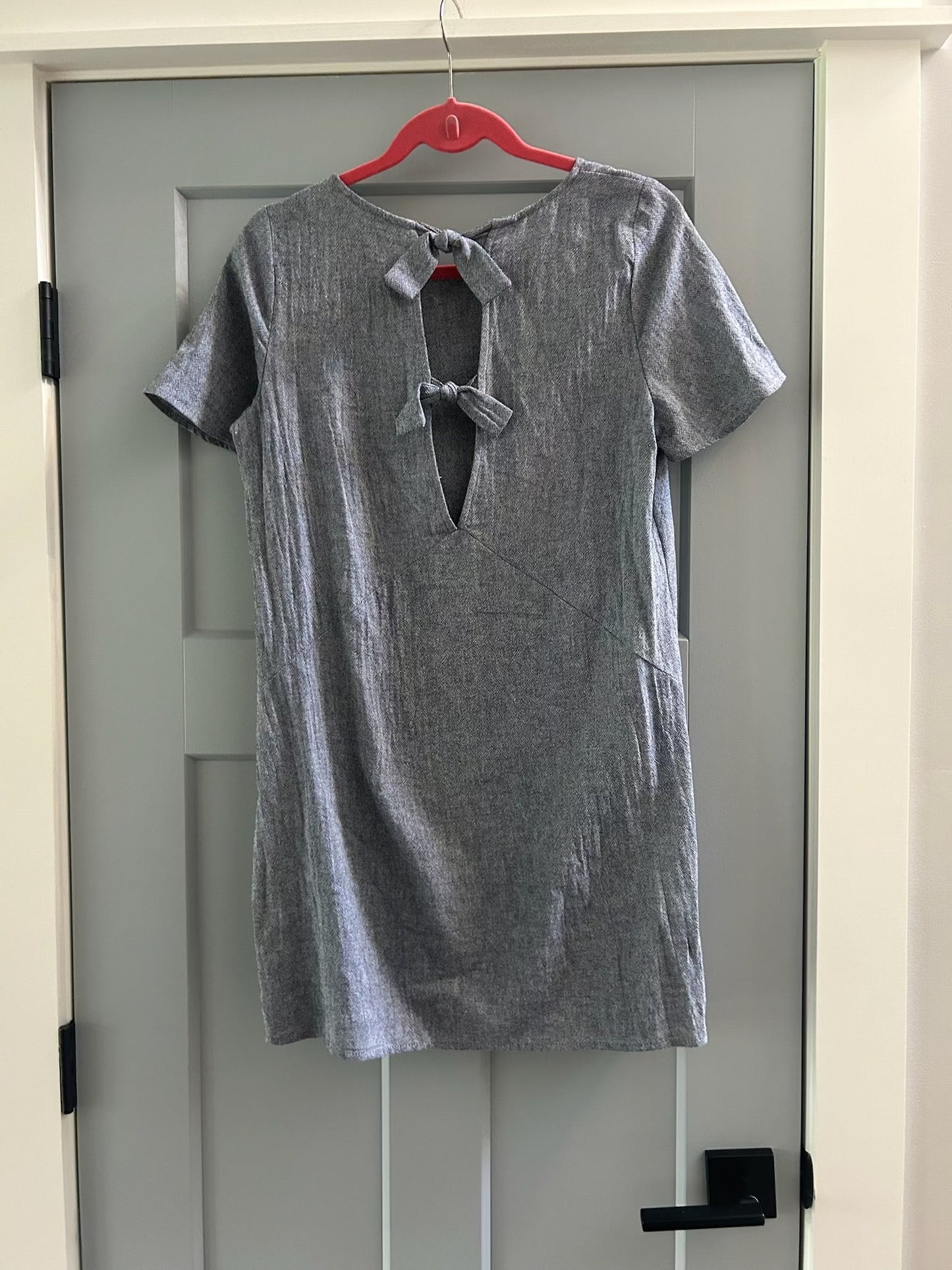 136 EUC shift dress with flutter sleeve chambray size s envy