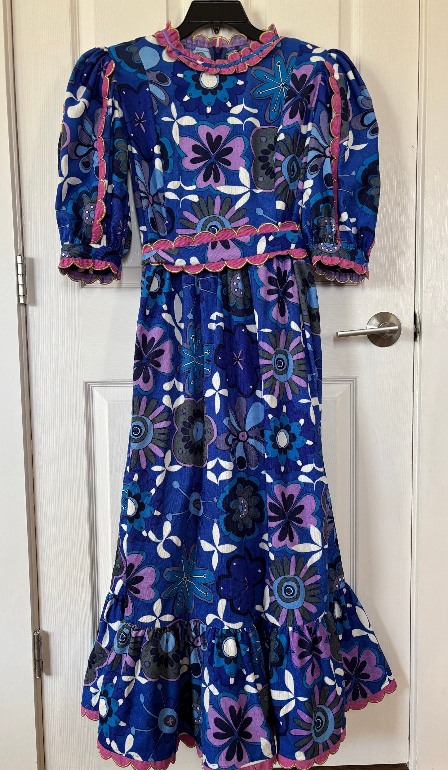 #70 women's boutique dress (fits like a medium)