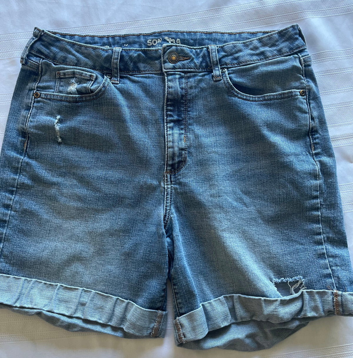 #43 Women’s 14 Sonoma Bermuda shorts GUC